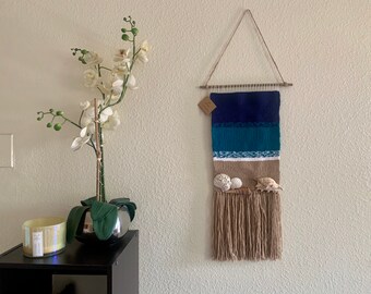 Beach theme woven wall hanging with shells | Tapestry | Wall hanging | Shells | Ocean | Beach