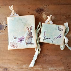 Ensemble de carnets de croquis lapin faits main, cahiers avec lapin printanier et motifs floraux, parfaits pour les amoureux de la nature, les écrivains et les artistes.