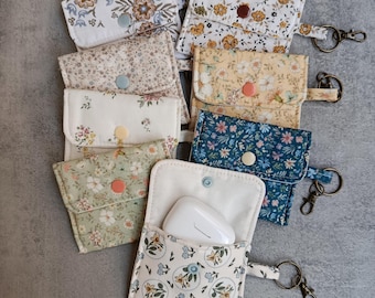 Custodia imbottita per AirPods con chiusura a scatto – Custodia per auricolari in tessuto floreale con anello portachiavi – Custodia protettiva realizzata a mano