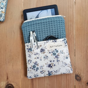 Funda Kindle Basic 6 pulgadas Floral | Estuche Acolchado con Cremallera y Bolsillo | Funda de Tela para eReader | Regalo para Lectores
