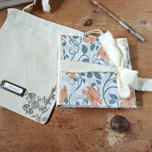 Botanisches blanko Junk Journal, Hardcover Blumen Traum Journal, Cottagecore unliniert Kunst Journal, Kleines quadratisches handgebundenes Notizbuch.