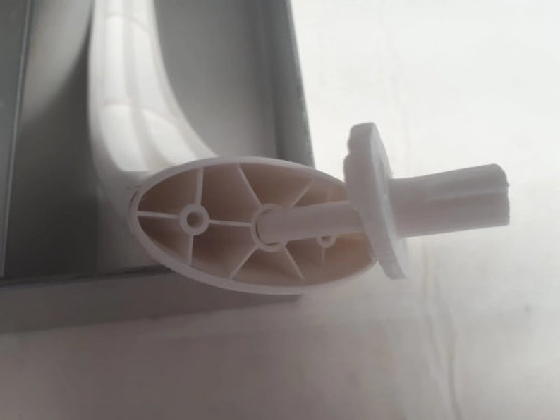 close up of lion pride 3d printed attachment and how it fits into the mamaroo toy bar