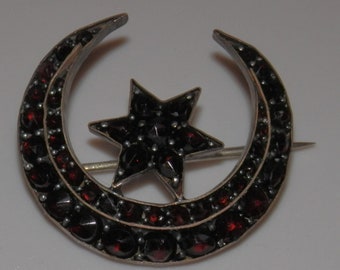 Vintage Antique 8ct Gold Victorian Bohemian Garnet Shamrock Clover Brooch