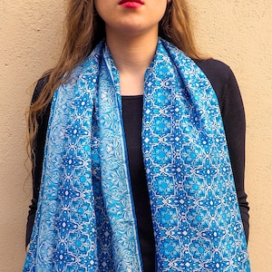 Foulard en soie pour femme, bandeau d'art en mosaïque marocaine, grand châle 71x25, foulard en soie, enveloppement de cheveux bleu, foulard en soie, ourlé à la main image 1