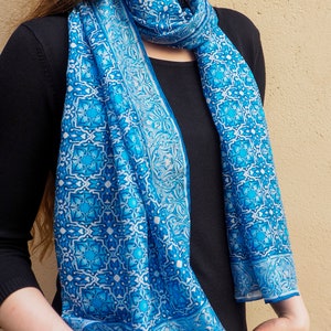 Foulard en soie pour femme, bandeau d'art en mosaïque marocaine, grand châle 71x25, foulard en soie, enveloppement de cheveux bleu, foulard en soie, ourlé à la main image 8