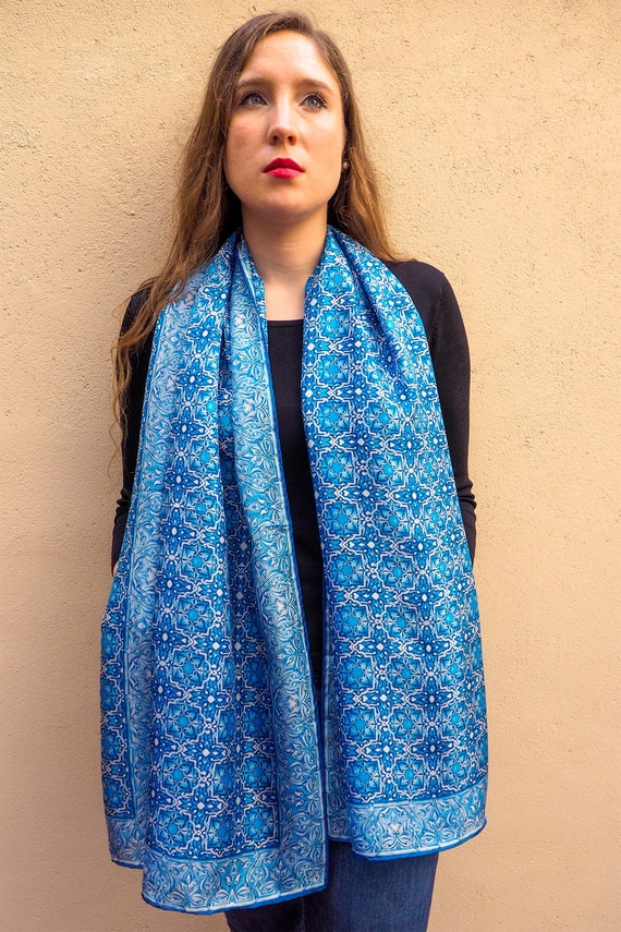Foulard en soie pour femme, bandeau d'art en mosaïque marocaine, grand  châle 71x25, foulard en soie, enveloppement de cheveux bleu, foulard en soie,  ourlé à la main - Etsy France