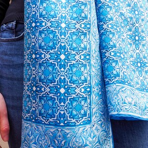 Foulard en soie pour femme, bandeau d'art en mosaïque marocaine, grand châle 71x25, foulard en soie, enveloppement de cheveux bleu, foulard en soie, ourlé à la main image 6