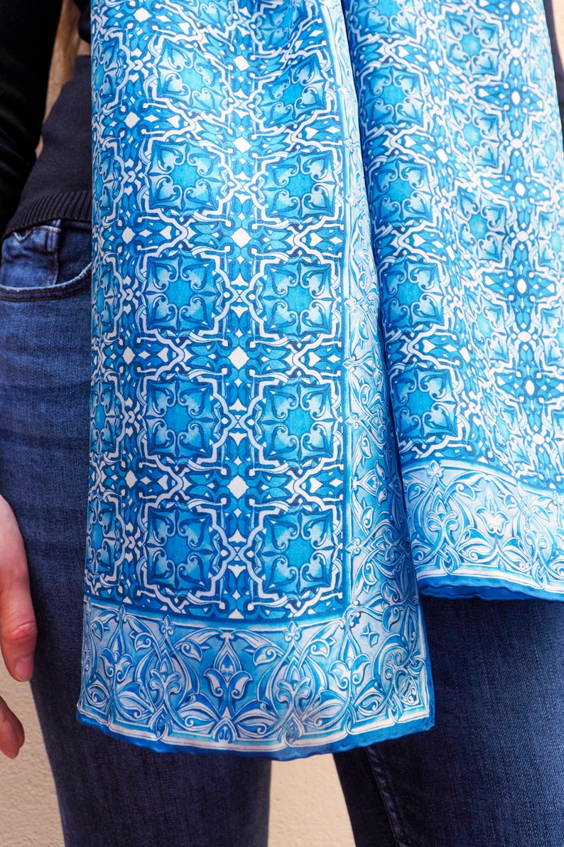 Foulard en soie pour femme, bandeau d'art en mosaïque marocaine, grand châle 71x25, foulard en soie, enveloppement de cheveux bleu, foulard en soie, ourlé à la main image 6