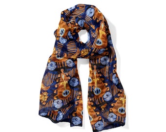 Longue écharpe en soie marron et bleu foncé avec imprimé ethnique d'inspiration Ikat, 71 x 25 pouces de large, ourlé à la main