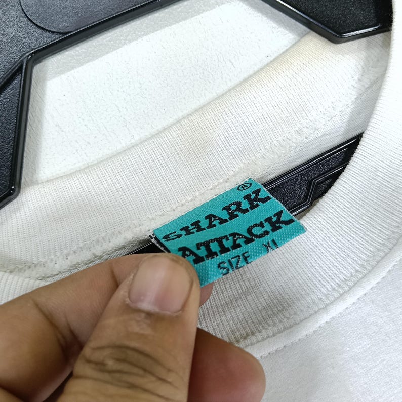 Puede incluir: Un letrero de madera r&uacute;stica con el texto "Welcome to our porch" en letras blancas. El letrero presenta un acabado envejecido y un dise&ntilde;o sencillo y acogedor para la decoraci&oacute;n exterior.