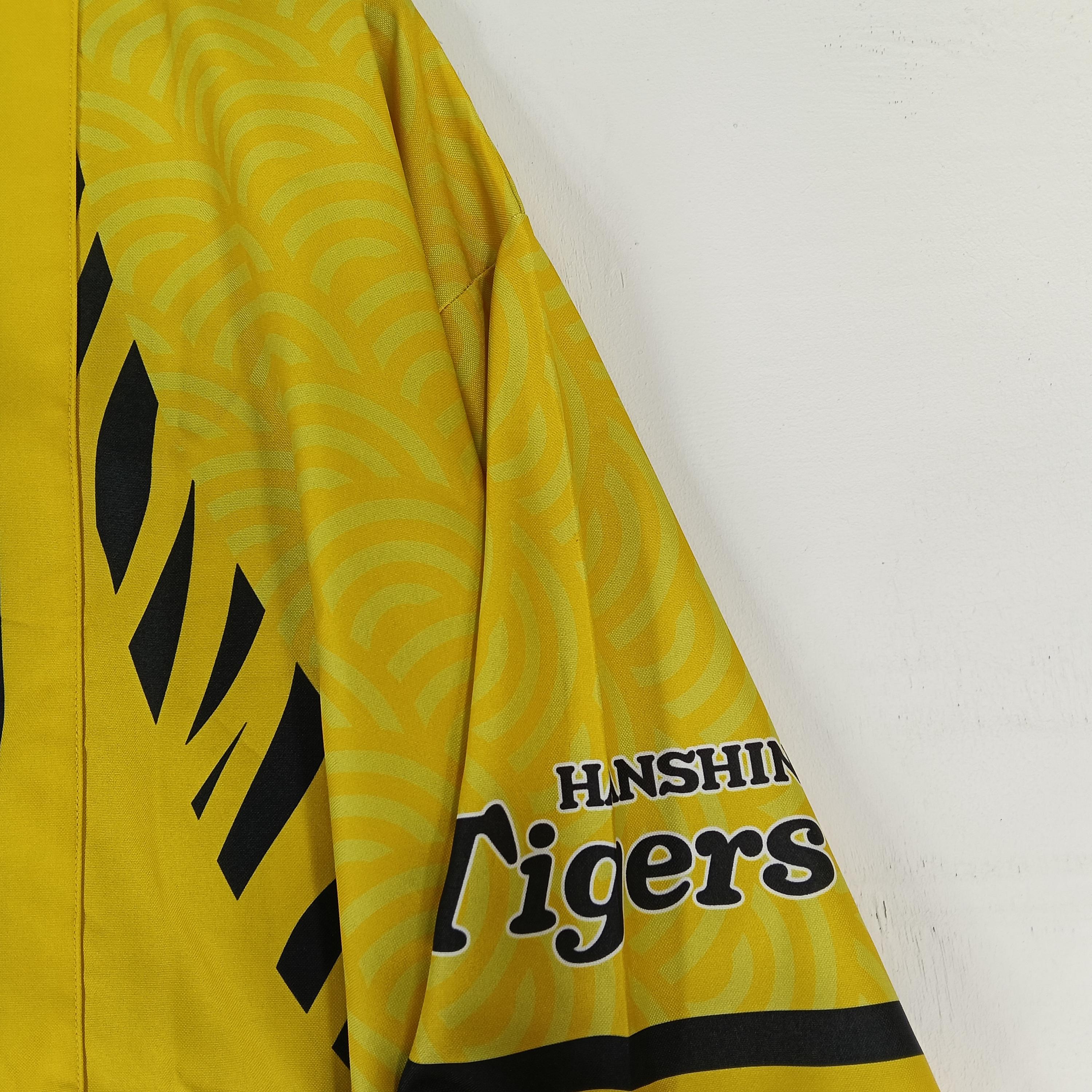 Vintage Hanshin Tigers Japanese Baseball Team Medium Yellow Kimono 