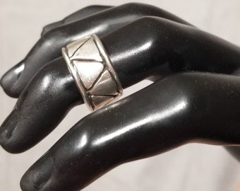 Sterling silver size 8.5 statement ring