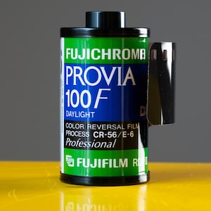 Verlopen Fuji Provia 35 mm fotografische diafilm - 100 ISO - 36 belichtingen - camerafilm