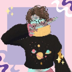 Pode incluir: Um personagem azul e roxo com cabelo castanho vestindo um suéter preto com um design temático espacial. O suéter tem uma gola amarela e um telefone rosa está na mão do personagem.