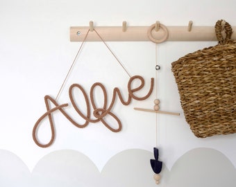 Targa con nome in filo metallico lavorato a maglia: decorazione personalizzata per la cameretta dei bambini (fino a 10 lettere)