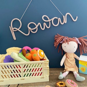Signo de nombre de alambre personalizado de hasta 10 letras / Signo de nombre de niños / Signo de nombre de niños / Palabras de alambre de punto / Signo personalizado / Decoración para niños