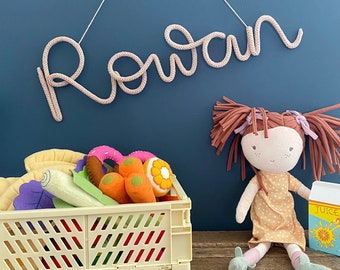 Targa personalizzata con nome in filo metallico lavorato a maglia: decorazioni per cameretta, cameretta per bambini