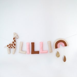 Guirnalda con nombre de fieltro | Decoración de habitaciones infantiles | Collar con nombre | Colgante de pared | Regalo personalizado