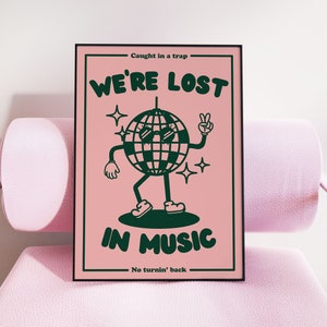 Verloren in der Musik | Disco Maskottchen | Musik-Druck | Musik Poster | Wandkunst | A5 A4 A3 | Fett | Typografisch | Songtext | Retro-Karikatur