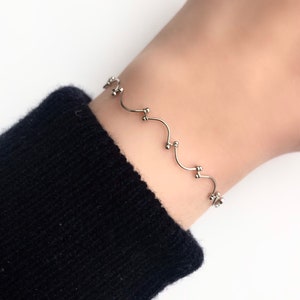 Silver Wavy Chain Bracelet