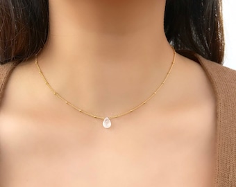 Collar de piedra lunar arco iris con cuentas de oro