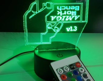 Luz LED Kickstart de Amiga (presúmela) 8 colores diferentes y tiene un control remoto, acepta 3 pilas AA o un cable USB