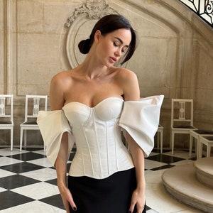 White satin corset with sleeves, bridal corset, wedding corset, shape corset, custom working, strapless satin corset, Ivory corset, handmade