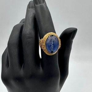 Rare and beautiful 18k gold vintage ring with Arabic carved on blue agate stone