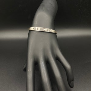 Vintage marockanskt armband i massivt silver och ebenholtsträ