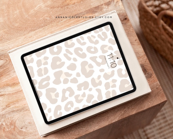 Warm Neutral Modern Leopard Print iPad Wallpaper