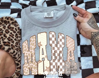 Mama Leopard PNG, Download digitale a scacchi per la festa della mamma, Sublimazione e DTF originali, Maglietta da mamma di boutique, Design neutro western