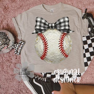 Baseball peint à la main PNG, téléchargement numérique le jour du match, conception de chemise de baseball avec noeud, sublimation tendance et DTF, Coquette Sports Mom image 6
