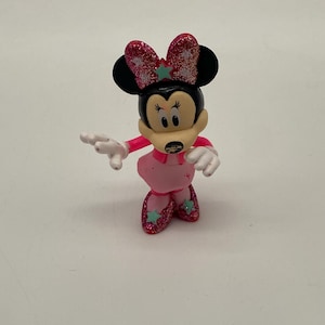 Disney Junior Minnie Mouse Błyszcząca sukienka Figurka: Kolekcjonerska zabawka dla dzieci i fanów