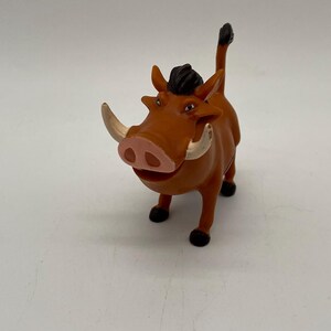 Figurka Pumba z filmu Król Lew Disneya: kolekcjonerska postać do zabawy w animację dla dzieci