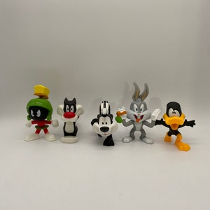 Figurki Happy Meal z McDonald's Looney Tunes: Królik Bugs, Kaczor Daffy, Sylwester, Pepe i Marvin Marsjanin