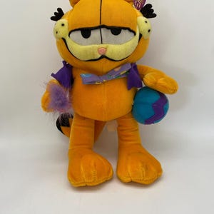 Peluche Garfield de Pâques : chat vintage en dessin animé à collectionner par Play by Play