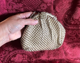 Exquis sac à main en maille métallique, insolite des années 1920, sac à main en maille métallique brillante, fermoir diamanté et doublure en satin, accessoire de mode, début Art déco.