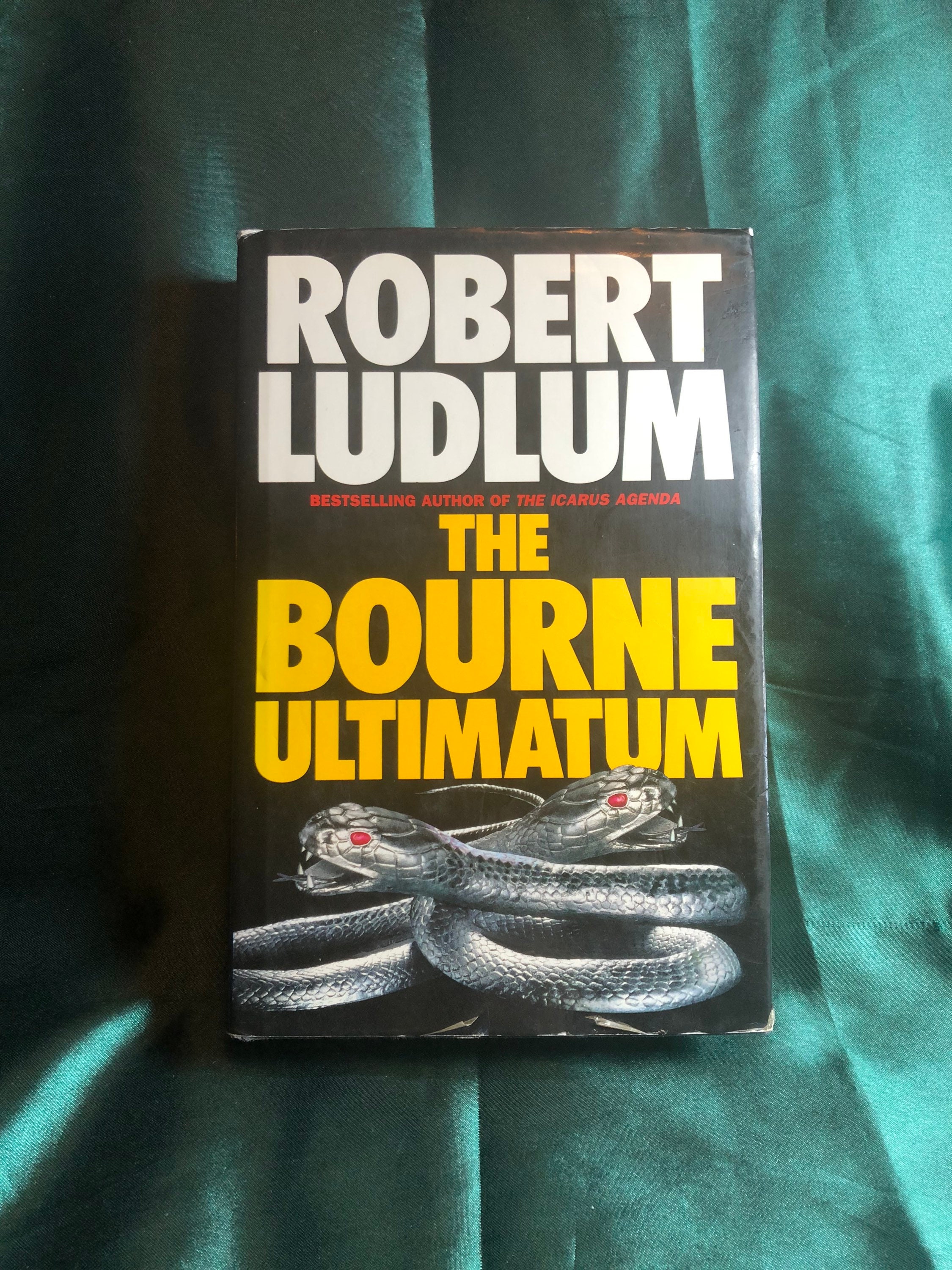 Robert Ludlum 小説セット 9冊 il_fullxfull.4589457654_4k5o.jpg