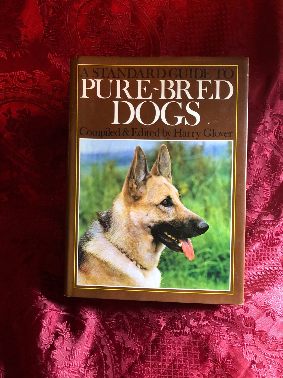 A Standard Guide to Purebred Dogs, A Book by Harry Glover, Kennel