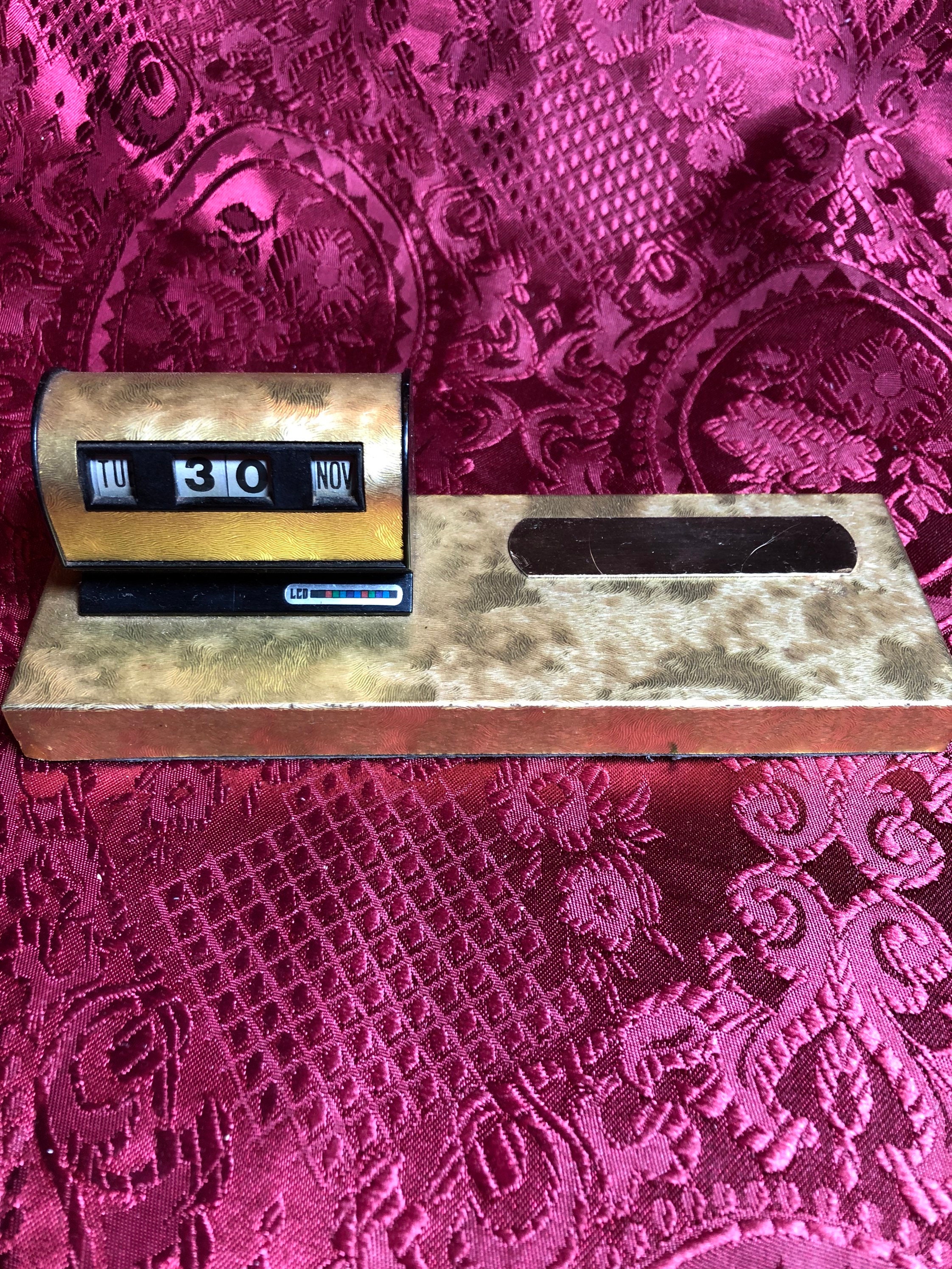 フランスのヴィンテージカレンダー　貴重品 Vintage Desktop Perpetual Calendar, Retro Styling, Black and