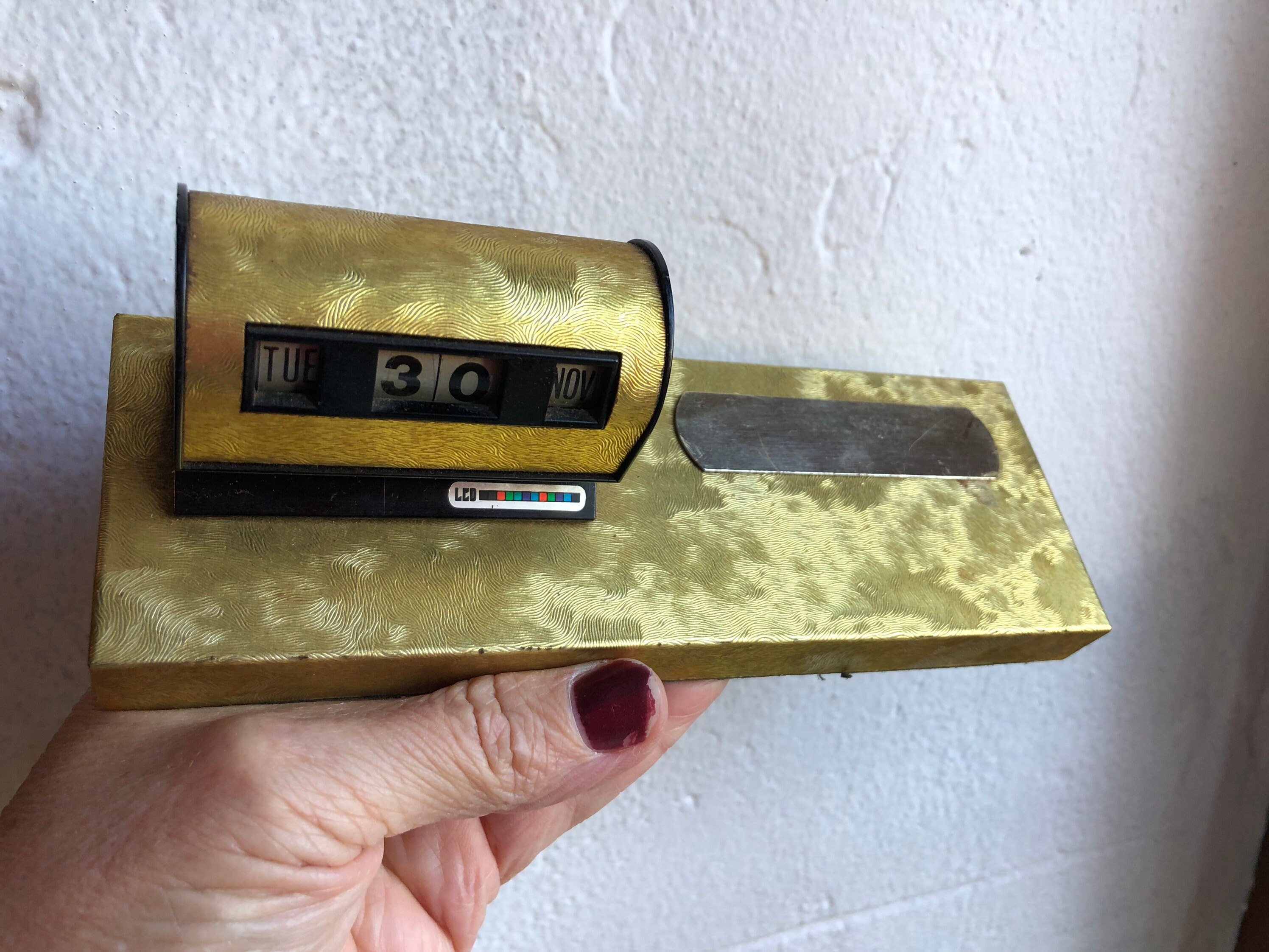 フランスのヴィンテージカレンダー　貴重品 Vintage Desktop Perpetual Calendar, Retro Styling, Black and