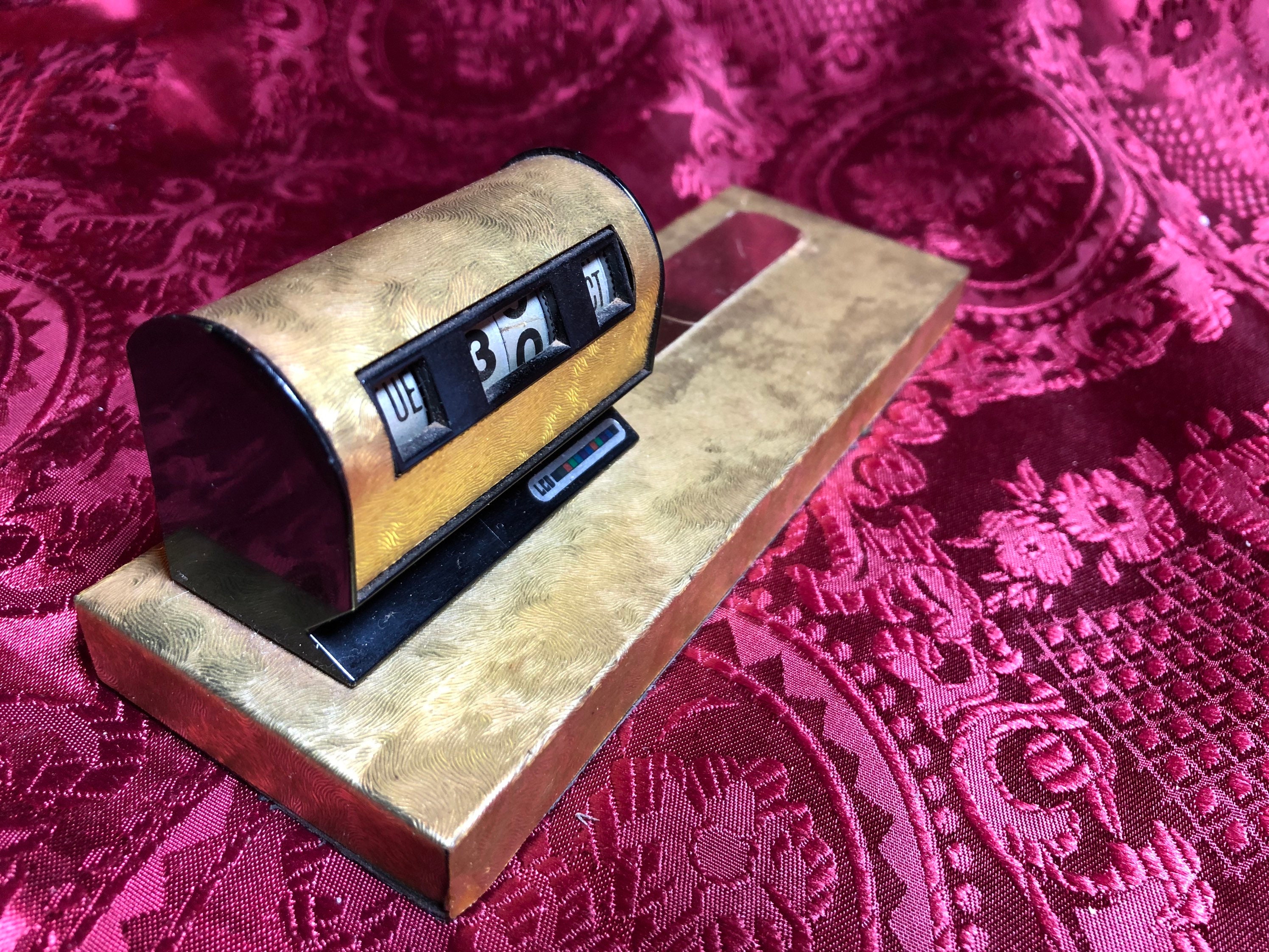 フランスのヴィンテージカレンダー　貴重品 Vintage Desktop Perpetual Calendar, Retro Styling, Black and