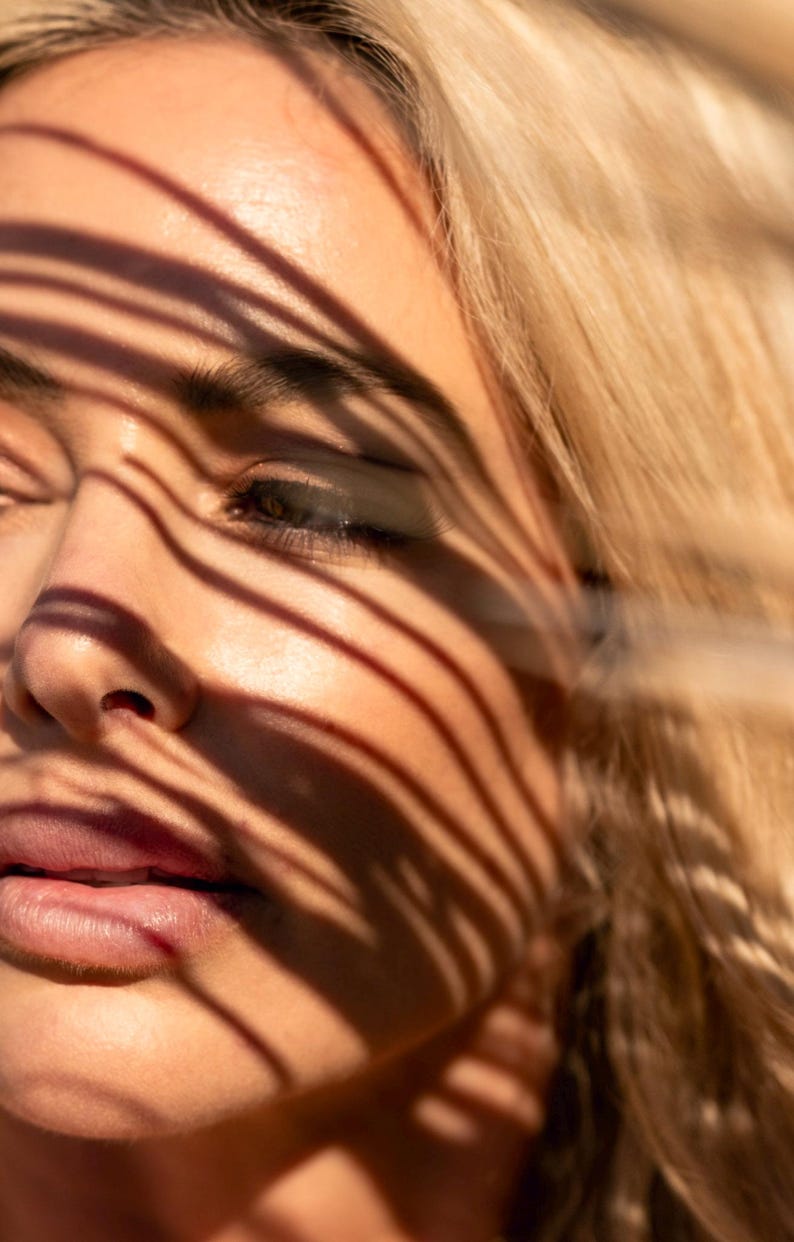 Tropical glow. Firm, lifted energy.
That’s the Bounce Back effect.