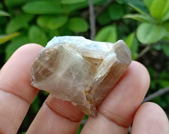 92.38 carat. Specimen Color Change Turkish Diaspore Crystal. Natural. Geniune (Unheat, Untreated).