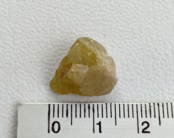 10.77 crt.  Sphene.( Titanite) Natural Rough Crystal.