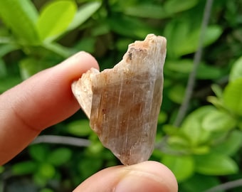 64.83 carat. Specimen Color Change Turkish Diaspore Crystal. Natural. Geniune (Unheat, Untreated).