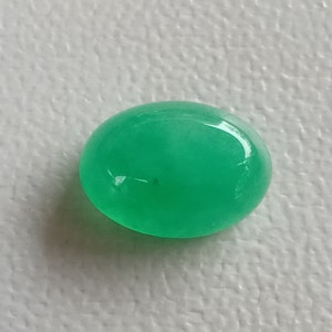 7.74 crt.  Chrysoprase. Cabochon. Natural (Dyed).