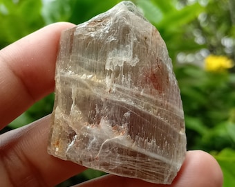 157.16 carat. Crystal Color Change Turkish Diaspore. Natural,Geniune.(Unheat and untreated)