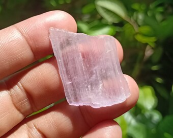 36.49 crt. Kunzite. (Pale) Pink Spodumene. Natural Rough Crystal.