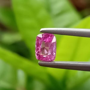 0.65 crt. Pink Sapphire. Natural. Untreated. Certified. 5.46x4.01x2.90 mm.